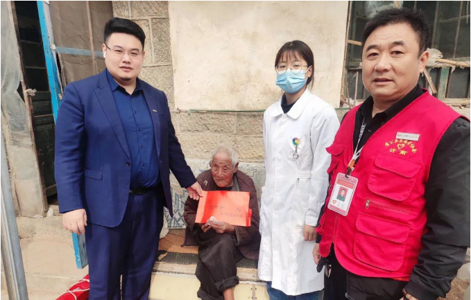 愛(ài)在重陽(yáng)節，慰問(wèn)暖人心