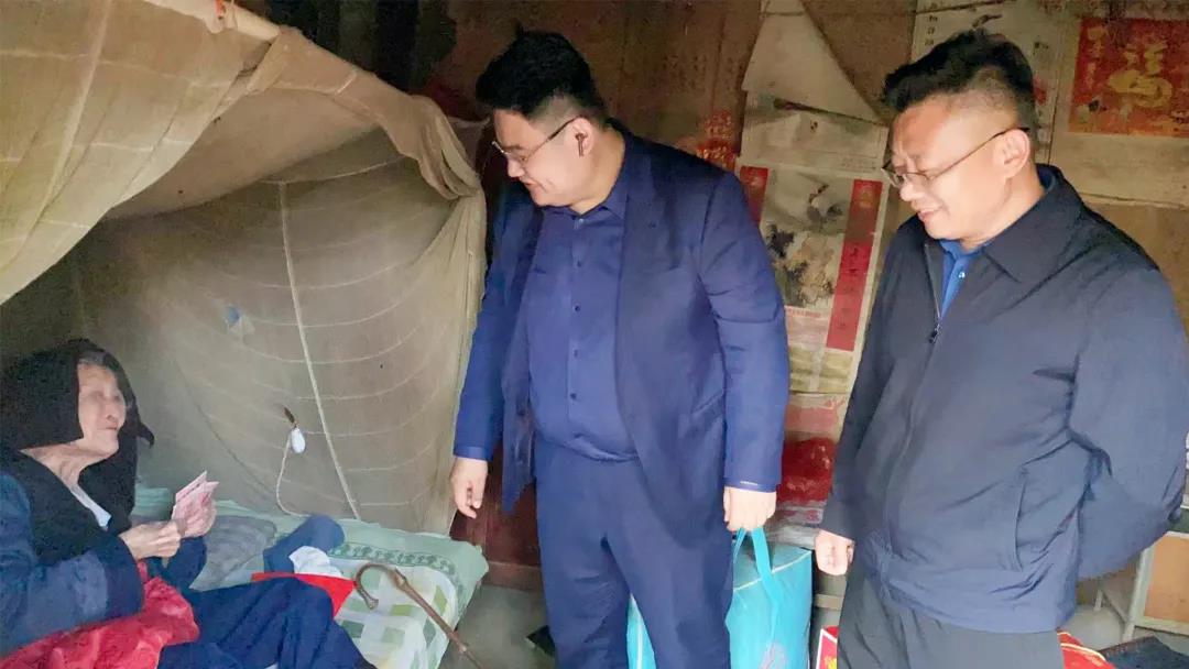 夕陽(yáng)無(wú)限好，敬老情更濃——東岳機械走訪(fǎng)百歲老人